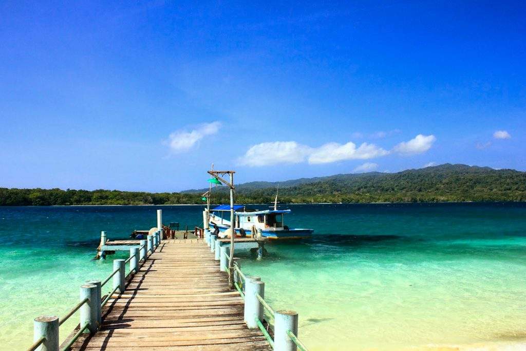 https://mdw-travel-data-us-east-1.s3.amazonaws.com/img/country/Indonesia/Peucang-Island/img_02.jpg