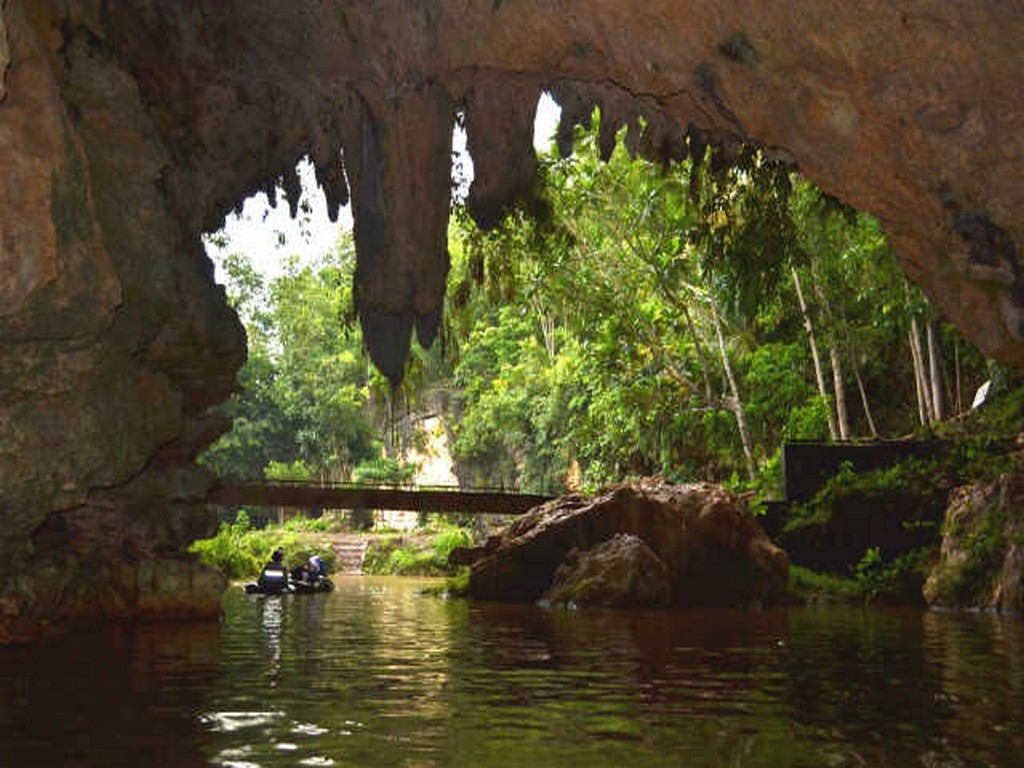 https://mdw-travel-data-us-east-1.s3.amazonaws.com/img/country/Indonesia/Pindul-Cave/img_01.jpg