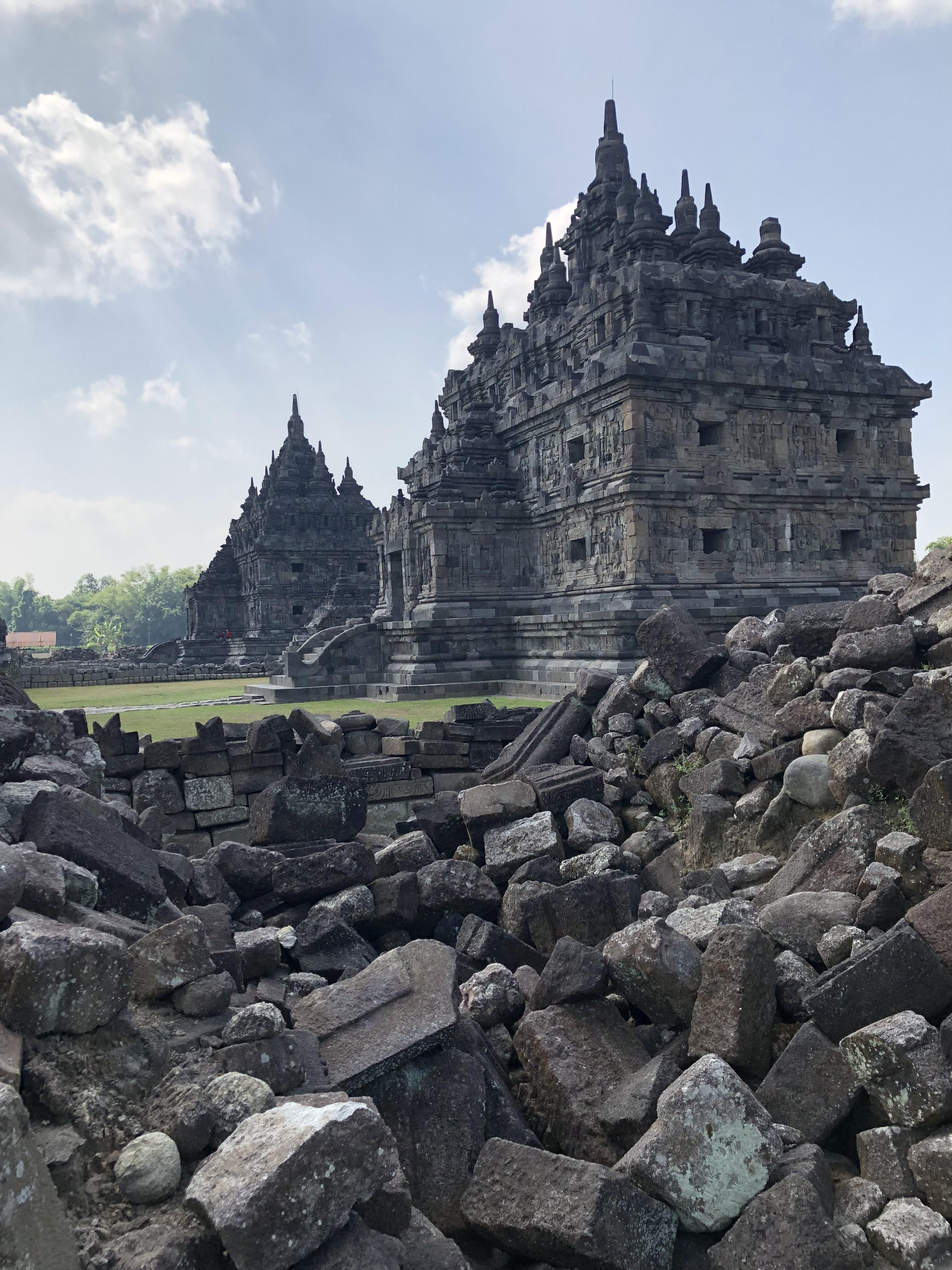 https://mdw-travel-data-us-east-1.s3.amazonaws.com/img/country/Indonesia/Plaosan-Temple/img_02.jpg