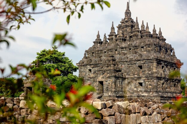 https://mdw-travel-data-us-east-1.s3.amazonaws.com/img/country/Indonesia/Plaosan-Temple/img_03.jpg