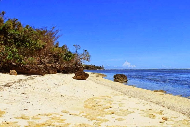 https://mdw-travel-data-us-east-1.s3.amazonaws.com/img/country/Indonesia/Plengkung-Beach-G-Land/img_00.jpg