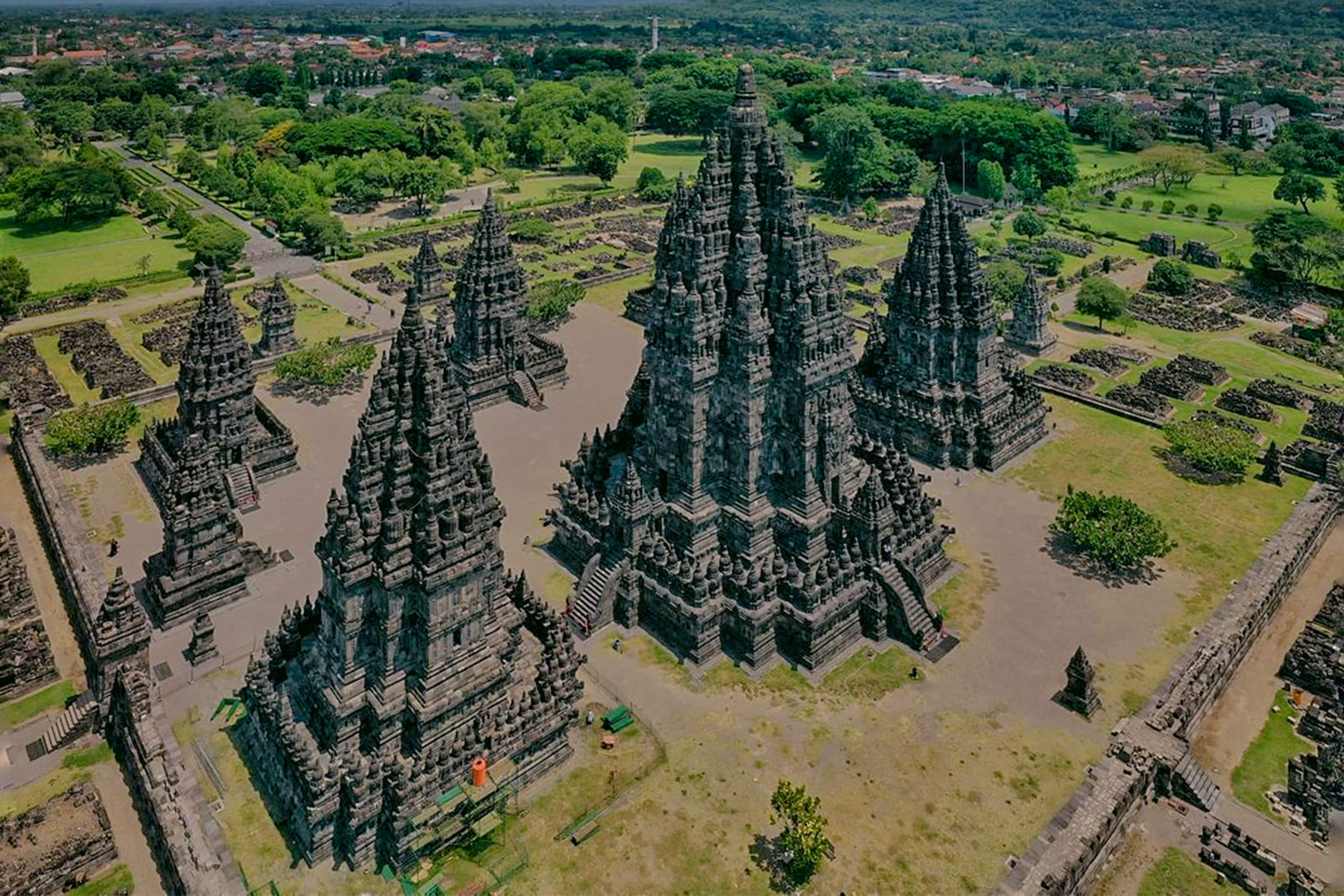 https://mdw-travel-data-us-east-1.s3.amazonaws.com/img/country/Indonesia/Prambanan-Temple/img_05.jpg