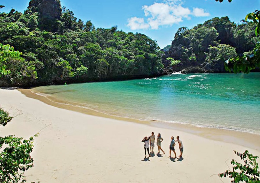 https://mdw-travel-data-us-east-1.s3.amazonaws.com/img/country/Indonesia/Pulau-Sempu/img_01.jpg
