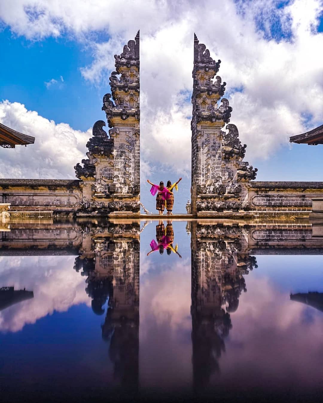https://mdw-travel-data-us-east-1.s3.amazonaws.com/img/country/Indonesia/Pura-Luhur-Lempuyang/img_00.jpg