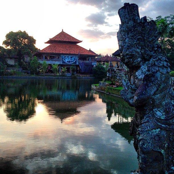 https://mdw-travel-data-us-east-1.s3.amazonaws.com/img/country/Indonesia/Pura-Taman-Ayun/img_01.jpg