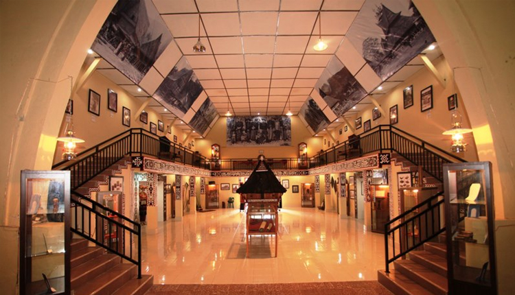 https://mdw-travel-data-us-east-1.s3.amazonaws.com/img/country/Indonesia/Pusaka-Rakyat-Museum/img_01.jpg