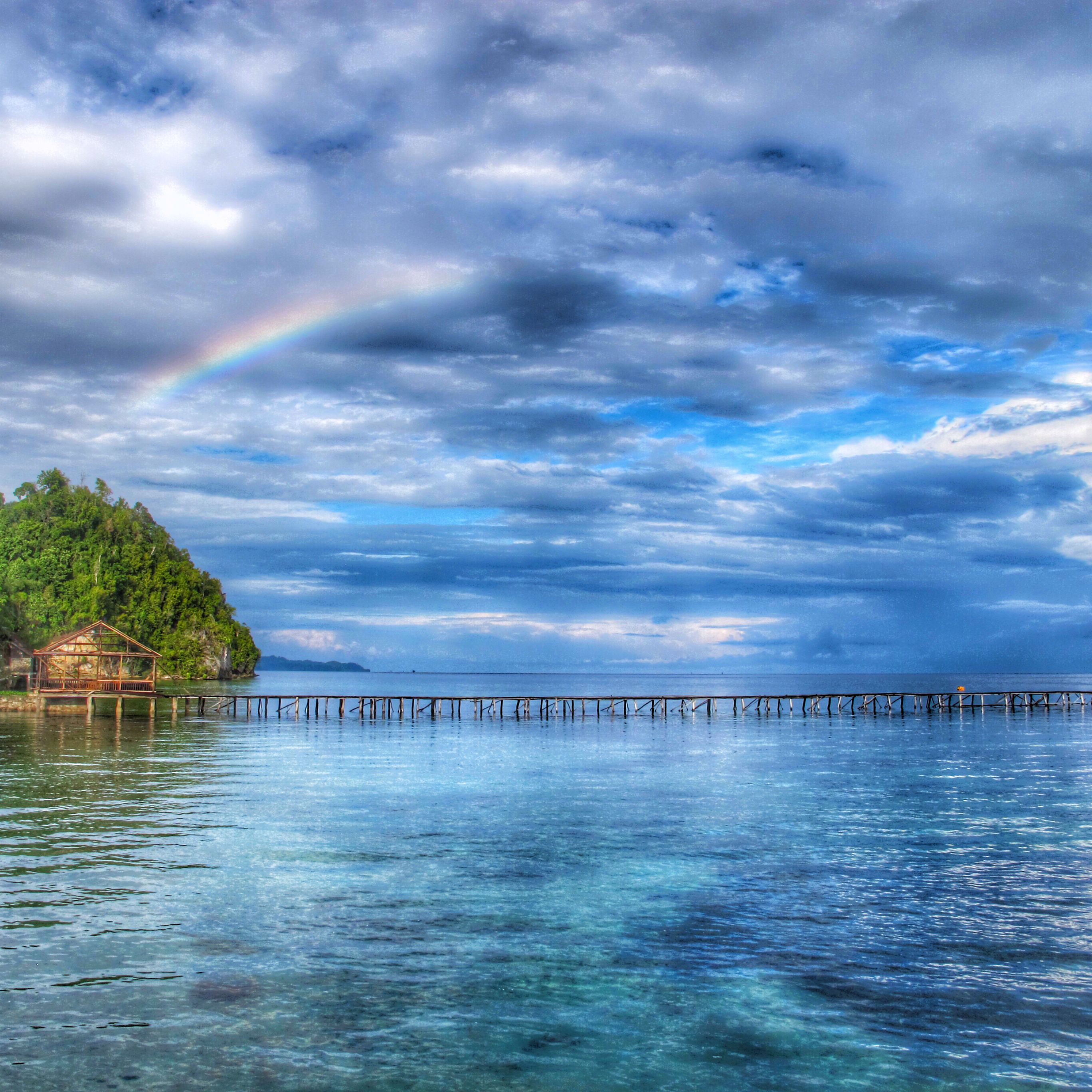 https://mdw-travel-data-us-east-1.s3.amazonaws.com/img/country/Indonesia/Rainbow-Lake/img_03.jpg