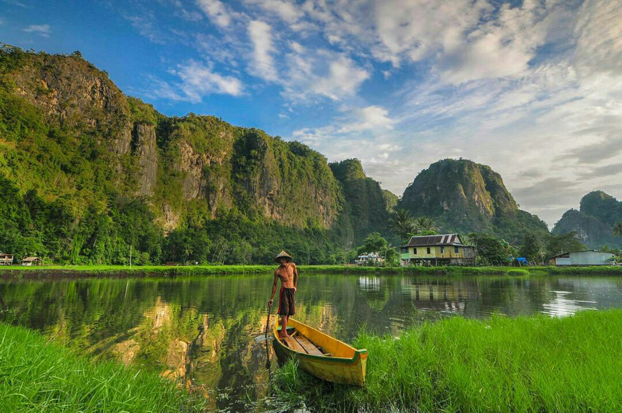 https://mdw-travel-data-us-east-1.s3.amazonaws.com/img/country/Indonesia/Rammang-Rammang-Karst/img_01.jpg