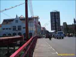 https://mdw-travel-data-us-east-1.s3.amazonaws.com/img/country/Indonesia/Red-Bridge-Surabaya/img_02.jpg