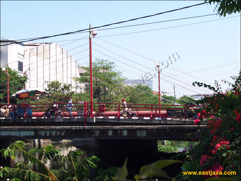 https://mdw-travel-data-us-east-1.s3.amazonaws.com/img/country/Indonesia/Red-Bridge-Surabaya/img_03.jpg