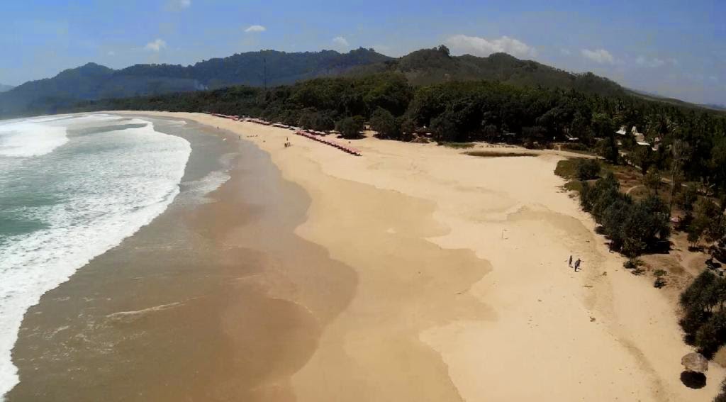 https://mdw-travel-data-us-east-1.s3.amazonaws.com/img/country/Indonesia/Red-Island-Beach/img_02.jpg