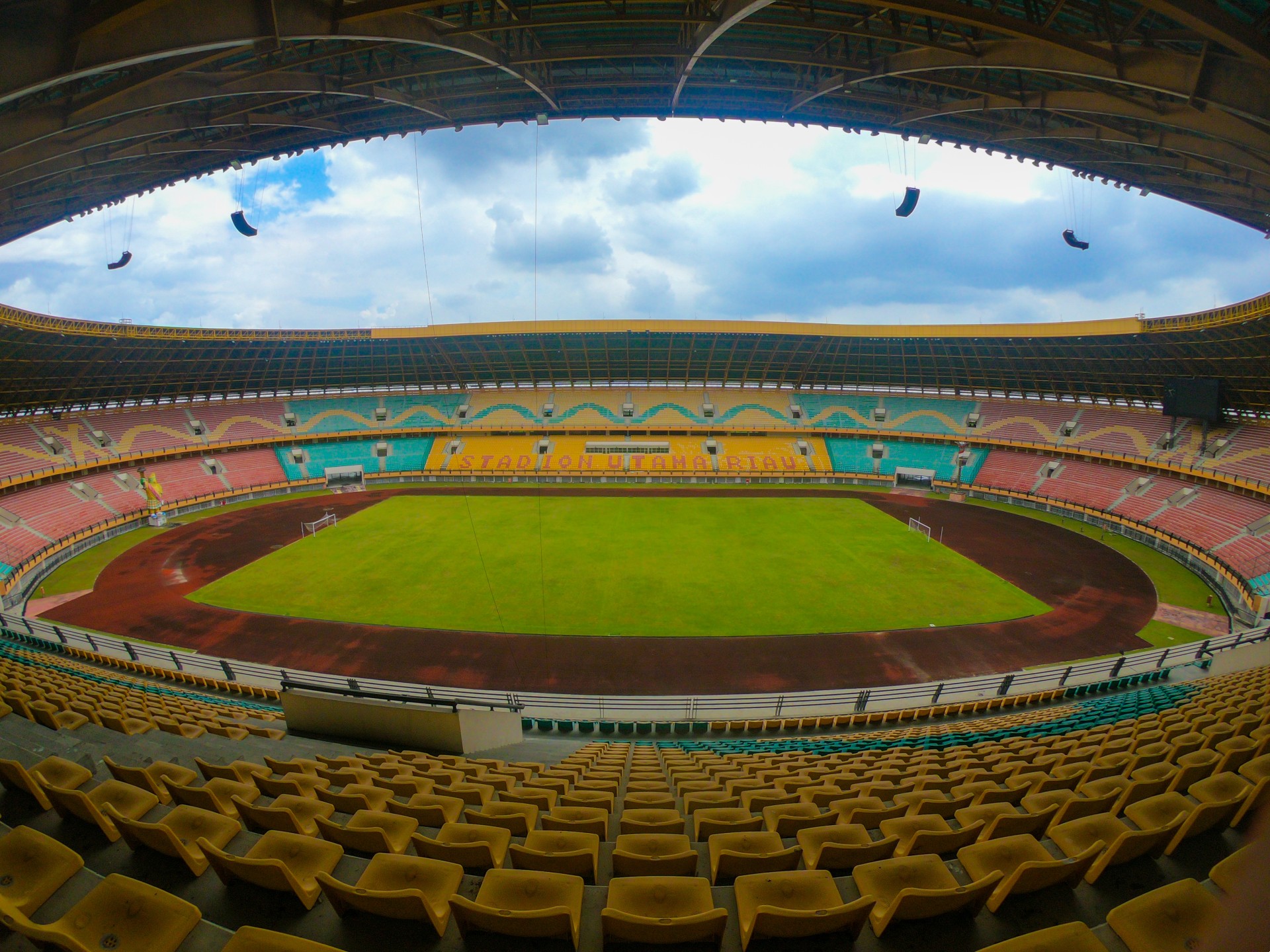 https://mdw-travel-data-us-east-1.s3.amazonaws.com/img/country/Indonesia/Riau-Main-Stadium/img_02.jpg