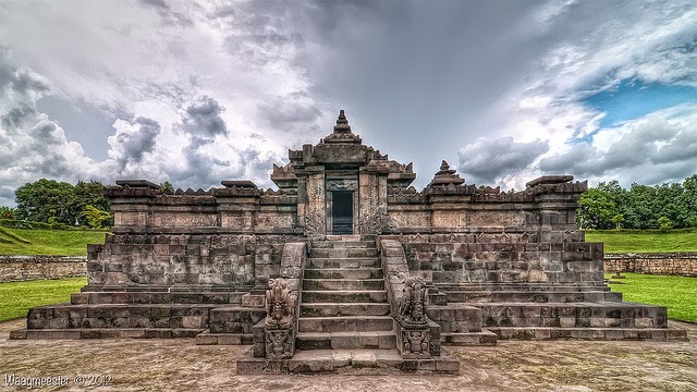 https://mdw-travel-data-us-east-1.s3.amazonaws.com/img/country/Indonesia/Sambisari-Temple/img_00.jpg