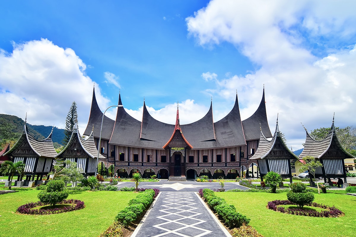 https://mdw-travel-data-us-east-1.s3.amazonaws.com/img/country/Indonesia/Sand-Island-of-Padang-City/img_00.jpg