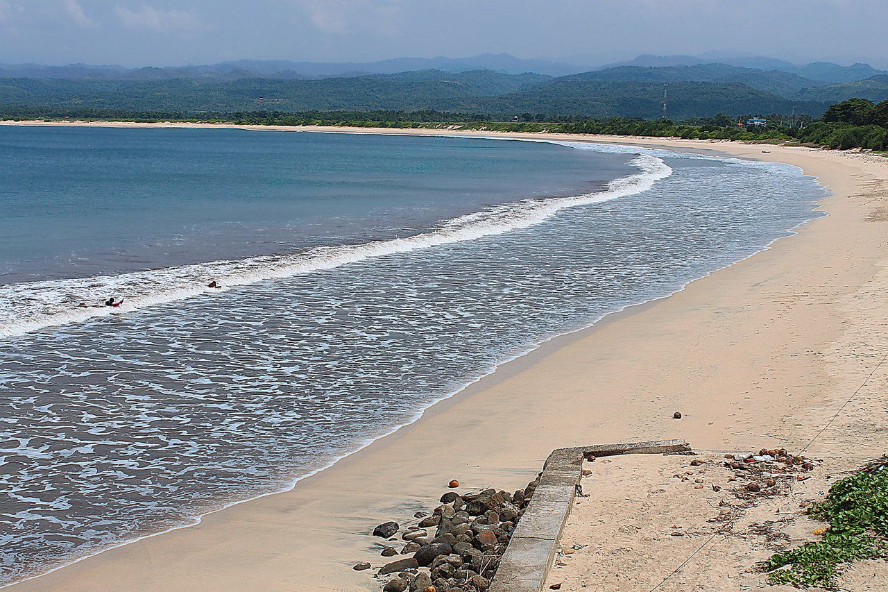 https://mdw-travel-data-us-east-1.s3.amazonaws.com/img/country/Indonesia/Santolo-Beach/img_02.jpg
