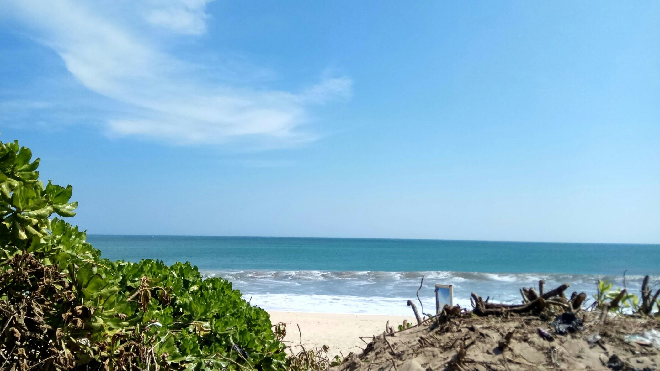https://mdw-travel-data-us-east-1.s3.amazonaws.com/img/country/Indonesia/Santolo-Beach/img_03.jpg