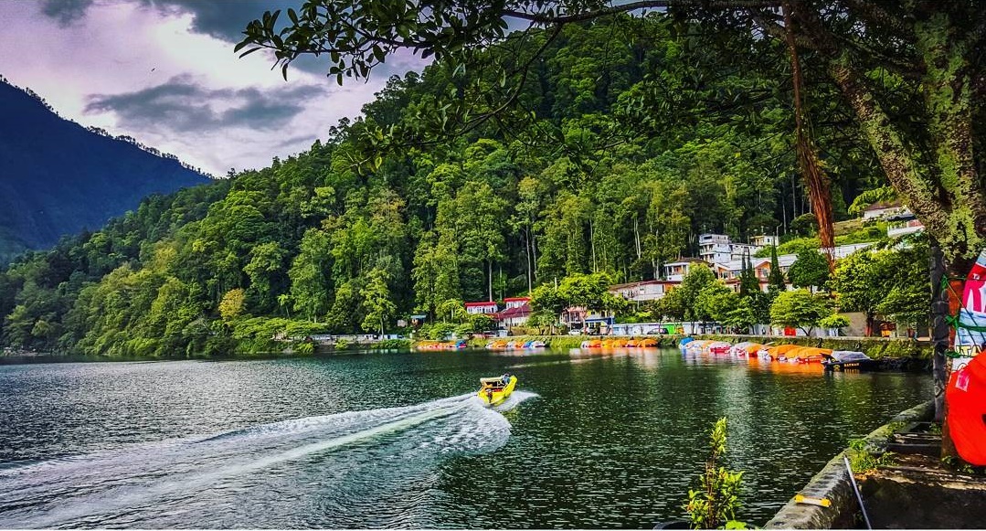 https://mdw-travel-data-us-east-1.s3.amazonaws.com/img/country/Indonesia/Sarangan-Lake/img_01.jpg