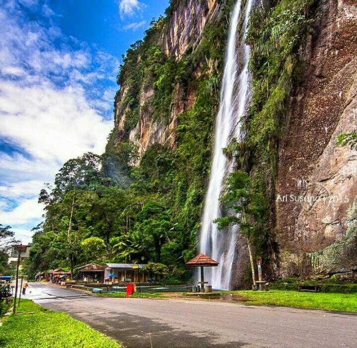 https://mdw-travel-data-us-east-1.s3.amazonaws.com/img/country/Indonesia/Sarasah-Dolok/img_03.jpg