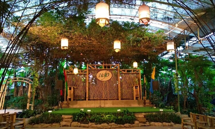 https://mdw-travel-data-us-east-1.s3.amazonaws.com/img/country/Indonesia/Saung-Angklung-Udjo/img_02.jpg