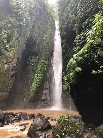 https://mdw-travel-data-us-east-1.s3.amazonaws.com/img/country/Indonesia/Sekumpul-Waterfalls/img_01.jpg