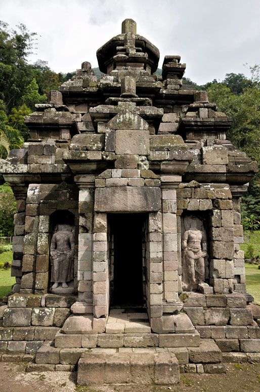 https://mdw-travel-data-us-east-1.s3.amazonaws.com/img/country/Indonesia/Selogriyo-Temple/img_01.jpg