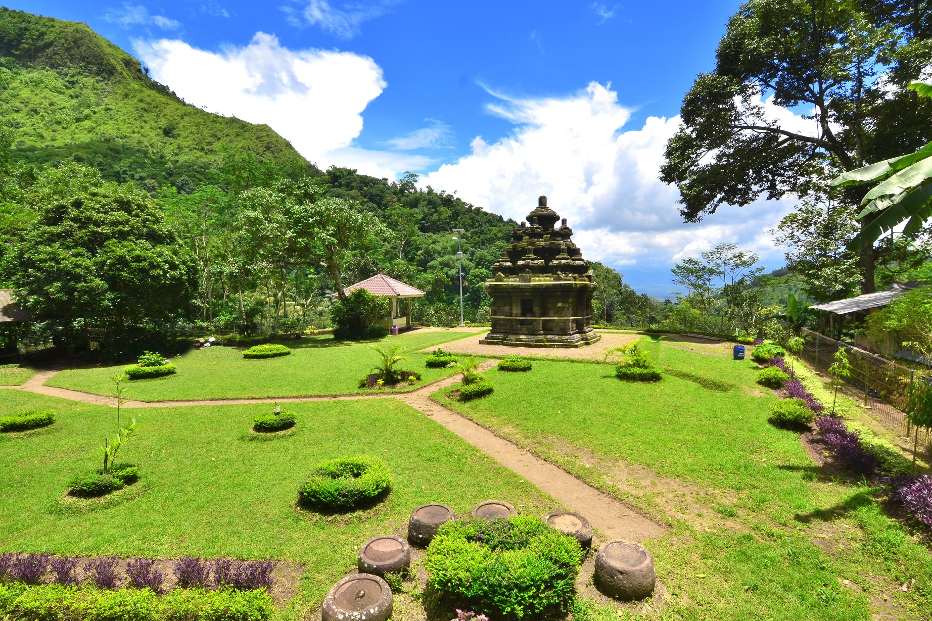 https://mdw-travel-data-us-east-1.s3.amazonaws.com/img/country/Indonesia/Selogriyo-Temple/img_04.jpg