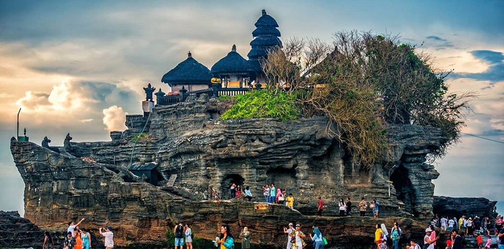 https://mdw-travel-data-us-east-1.s3.amazonaws.com/img/country/Indonesia/Selogriyo-Temple/img_05.jpg
