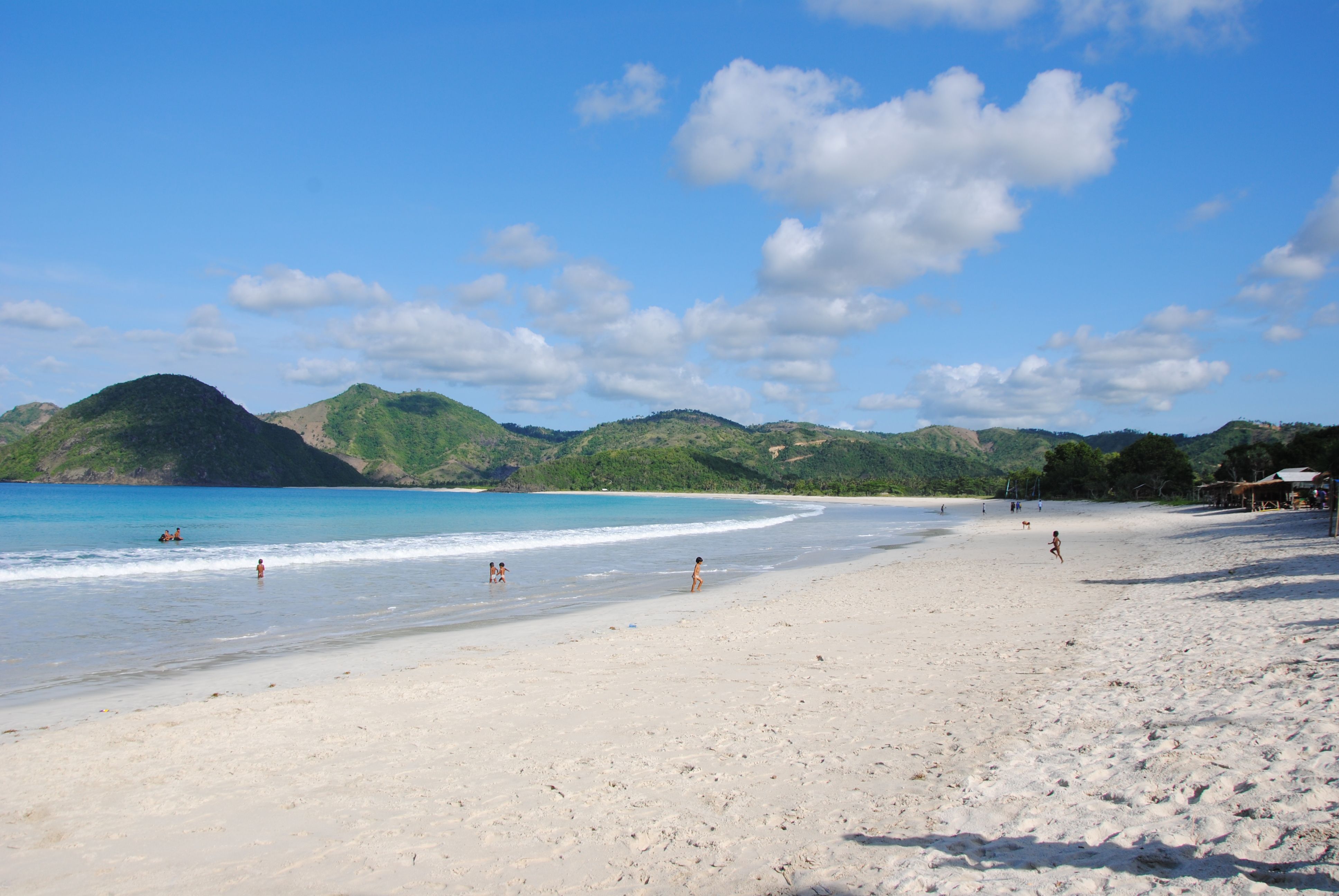 https://mdw-travel-data-us-east-1.s3.amazonaws.com/img/country/Indonesia/Selong-Belanak-Beach/img_01.jpg