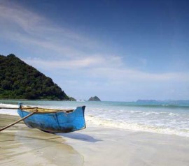 https://mdw-travel-data-us-east-1.s3.amazonaws.com/img/country/Indonesia/Selong-Belanak-Beach/img_03.jpg