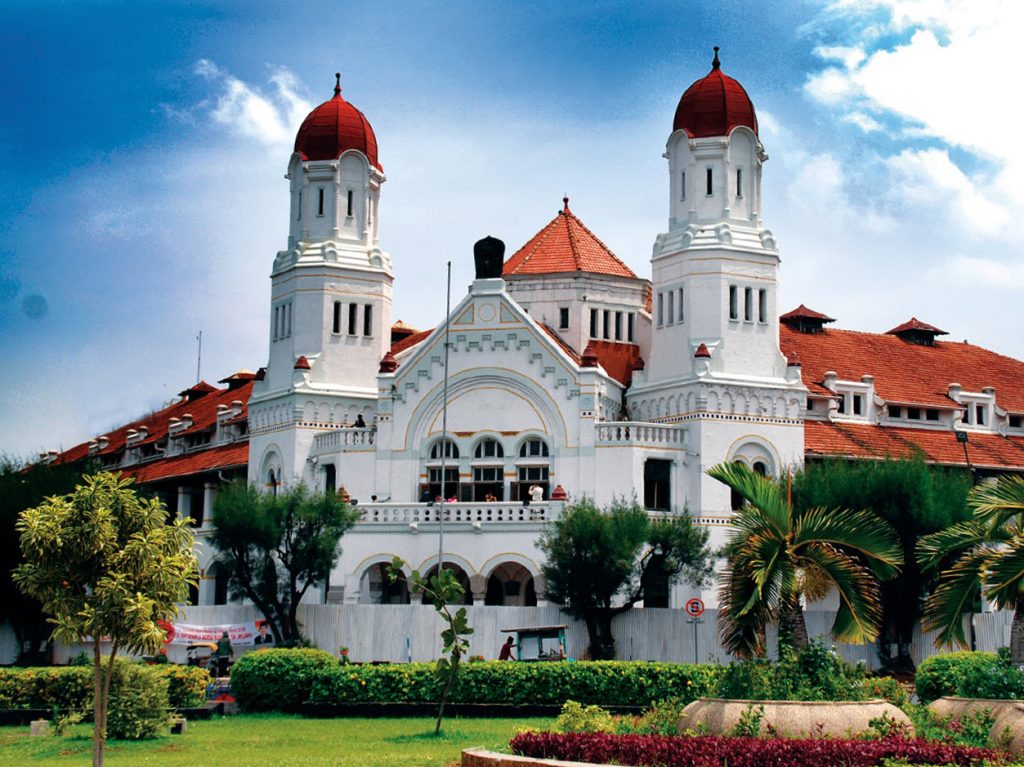 https://mdw-travel-data-us-east-1.s3.amazonaws.com/img/country/Indonesia/Semarang-Old-Town/img_01.jpg