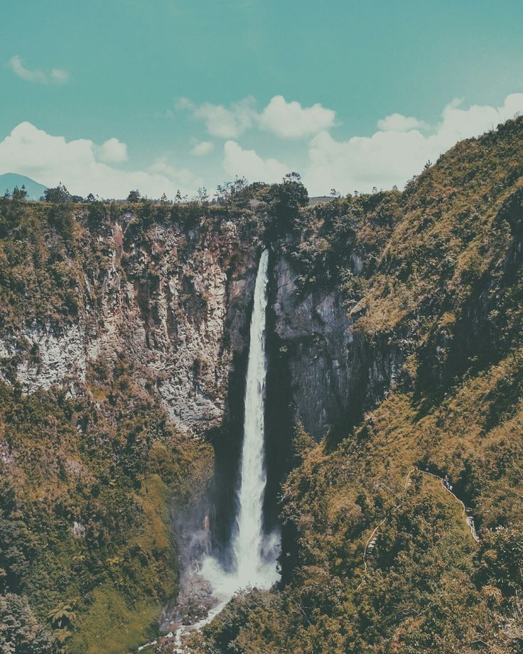 https://mdw-travel-data-us-east-1.s3.amazonaws.com/img/country/Indonesia/Sempol-Waterfall/img_01.jpg