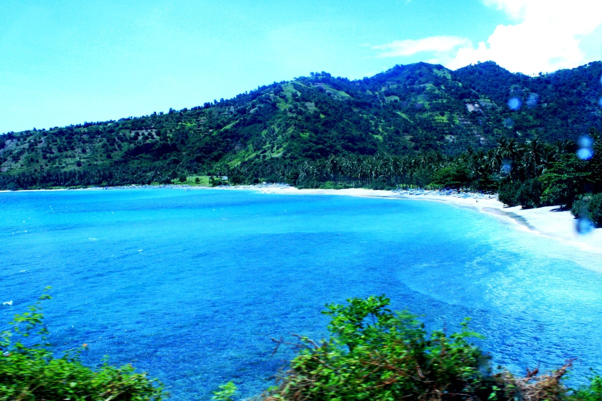 https://mdw-travel-data-us-east-1.s3.amazonaws.com/img/country/Indonesia/Senggigi-Beach/img_03.jpg