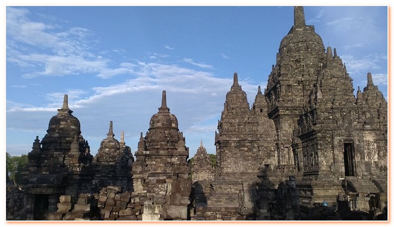 https://mdw-travel-data-us-east-1.s3.amazonaws.com/img/country/Indonesia/Sewu-Temple/img_01.jpg
