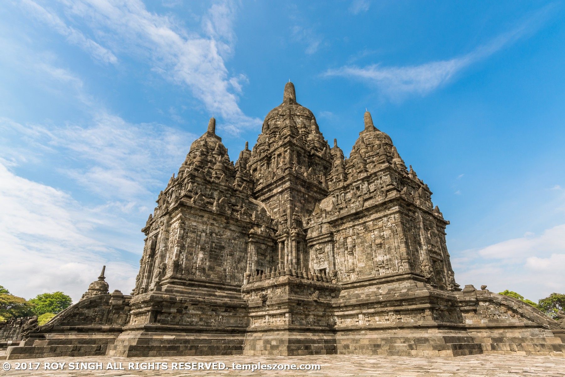 https://mdw-travel-data-us-east-1.s3.amazonaws.com/img/country/Indonesia/Sewu-Temple/img_02.jpg