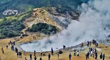 https://mdw-travel-data-us-east-1.s3.amazonaws.com/img/country/Indonesia/Sikidang-Crater/img_03.jpg