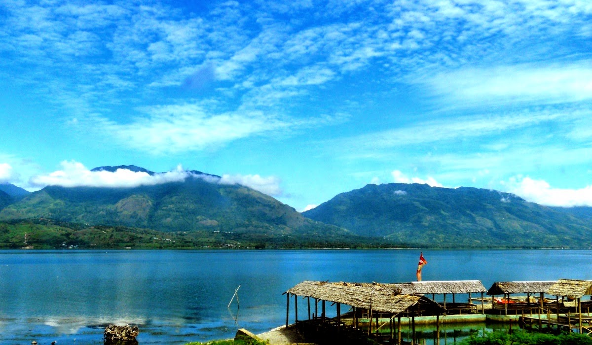 https://mdw-travel-data-us-east-1.s3.amazonaws.com/img/country/Indonesia/Singkarak-Lake/img_03.jpg