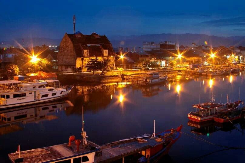 https://mdw-travel-data-us-east-1.s3.amazonaws.com/img/country/Indonesia/Siti-Nurbaya-Bridge-Type-Breakwater/img_01.jpg
