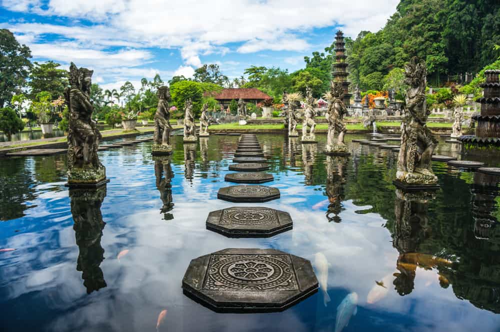 https://mdw-travel-data-us-east-1.s3.amazonaws.com/img/country/Indonesia/Situmangkir-Fishing-Park-&-Resto/img_03.jpg