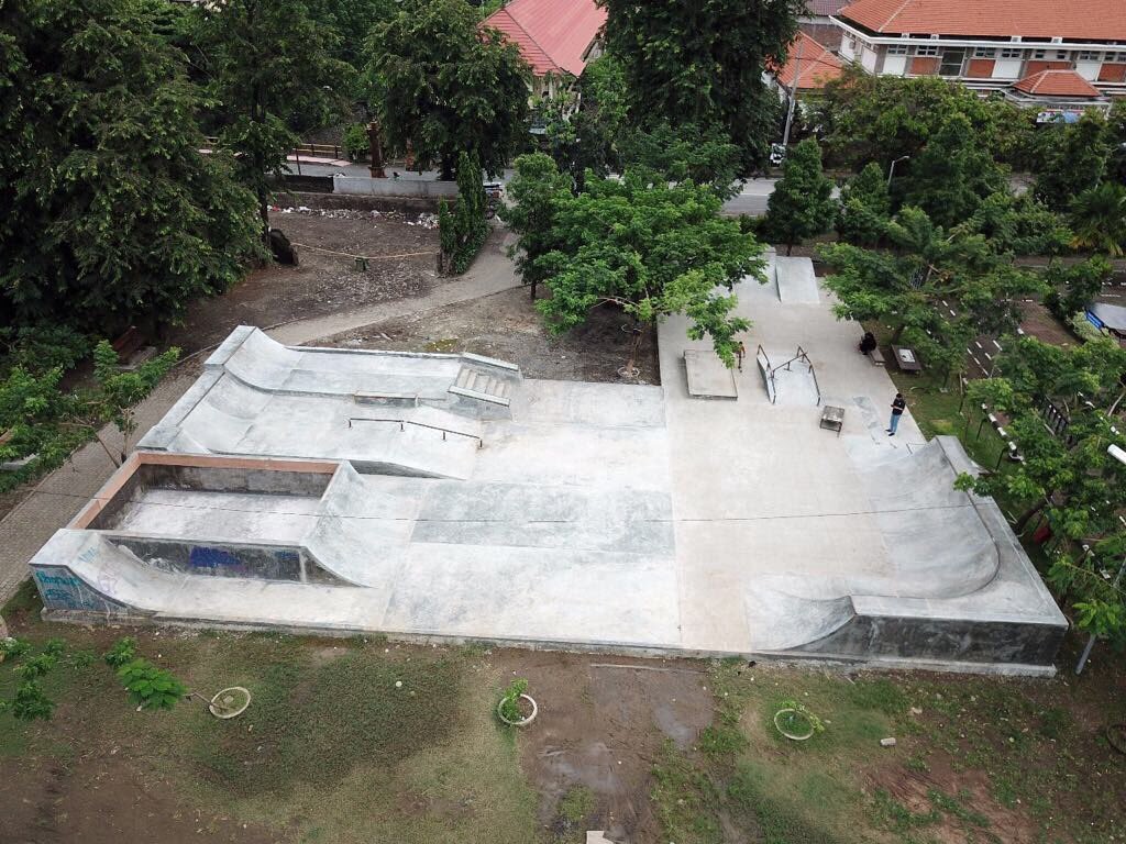 https://mdw-travel-data-us-east-1.s3.amazonaws.com/img/country/Indonesia/Skatepark-Teluk-Lamong/img_02.jpg