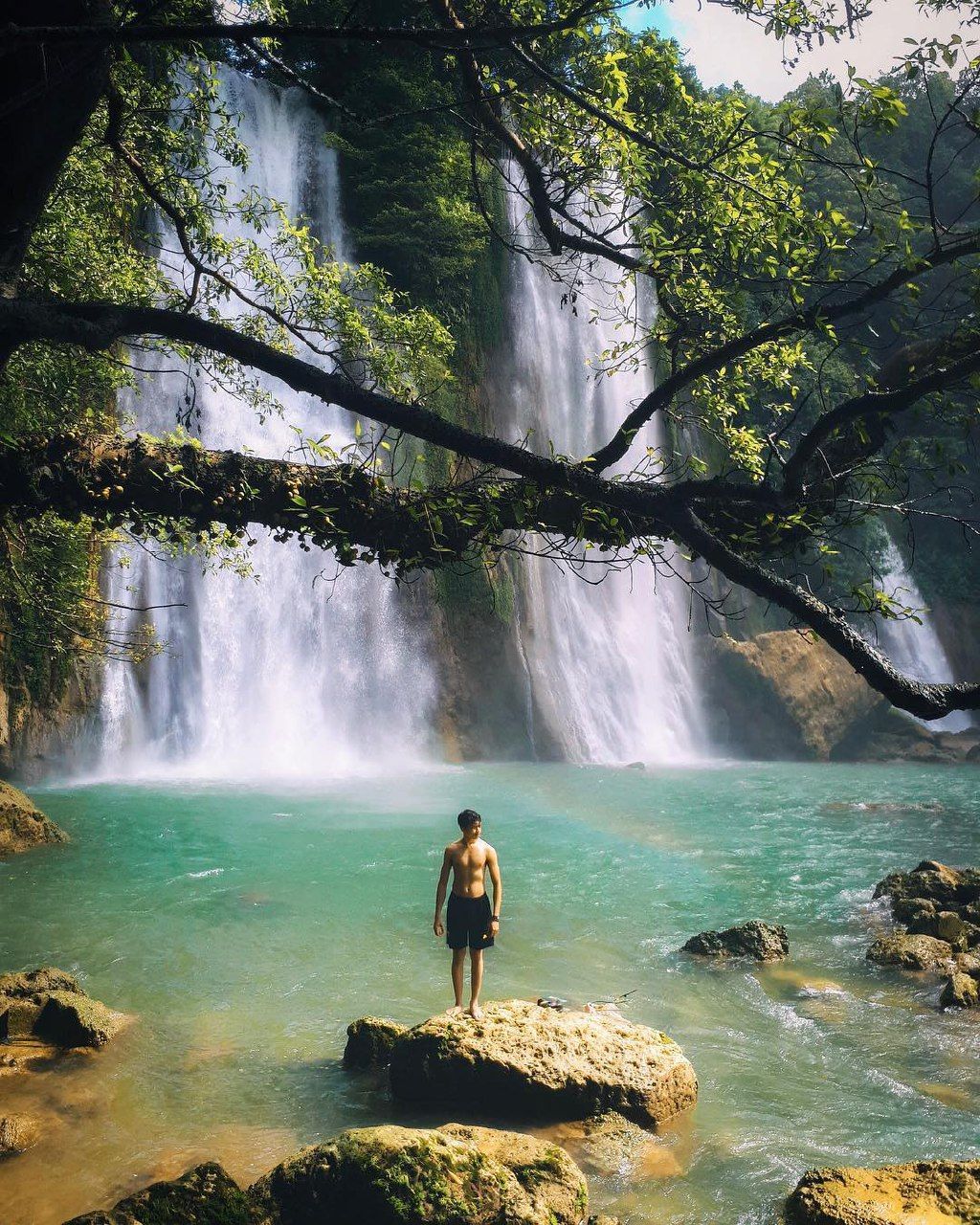 https://mdw-travel-data-us-east-1.s3.amazonaws.com/img/country/Indonesia/Sukur-Cicurug-Waterfall/img_03.jpg