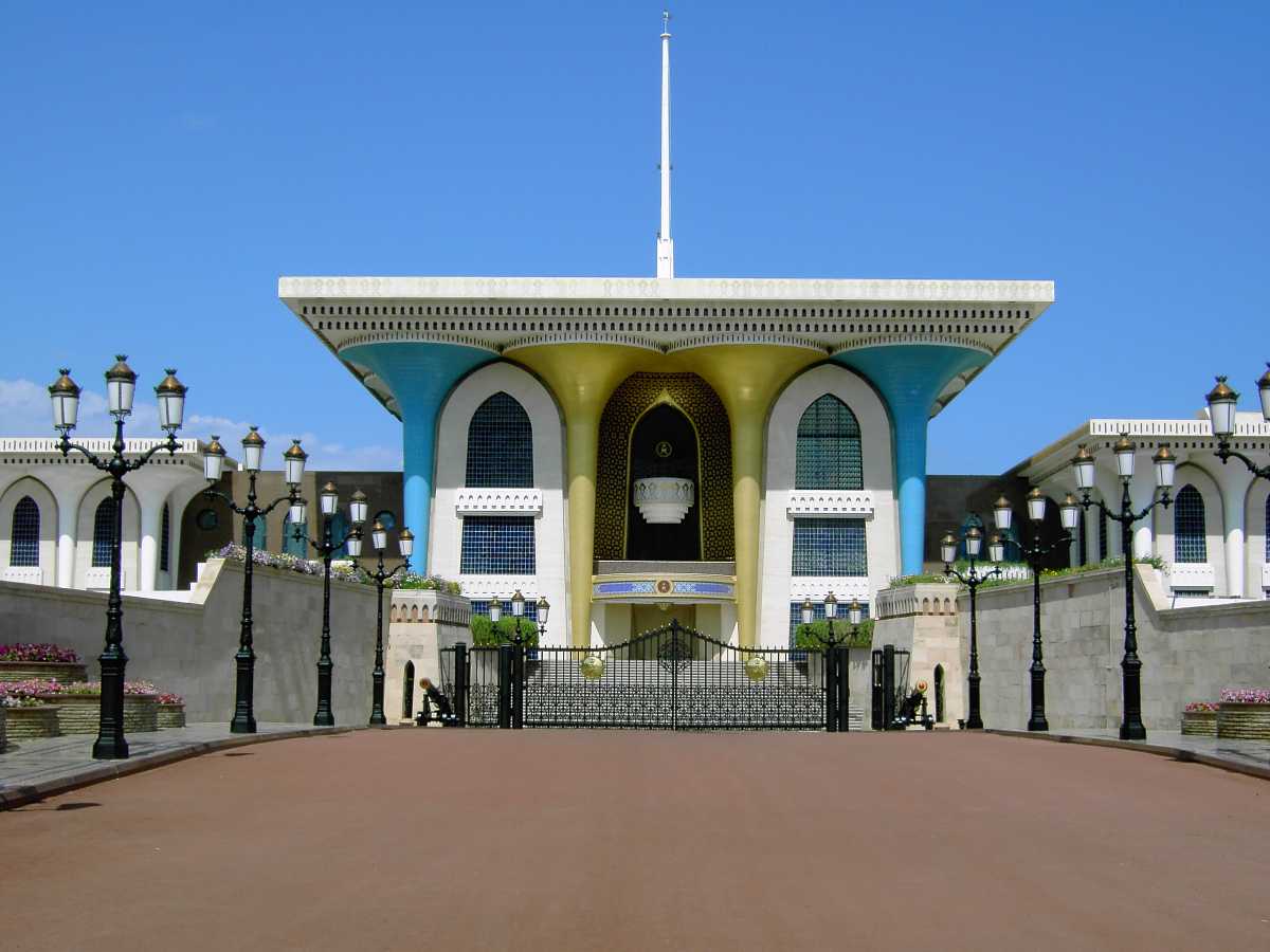 https://mdw-travel-data-us-east-1.s3.amazonaws.com/img/country/Indonesia/Sultans-Palace/img_03.jpg