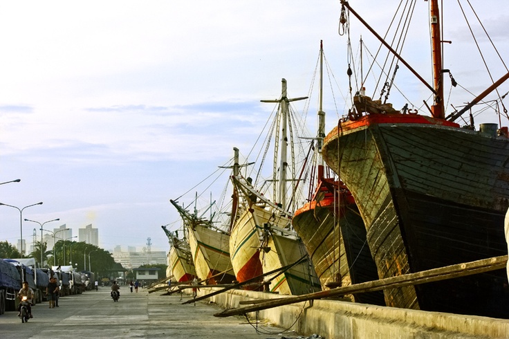 https://mdw-travel-data-us-east-1.s3.amazonaws.com/img/country/Indonesia/Sunda-Kelapa-Harbor/img_01.jpg