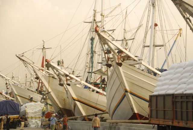 https://mdw-travel-data-us-east-1.s3.amazonaws.com/img/country/Indonesia/Sunda-Kelapa-Harbor/img_02.jpg