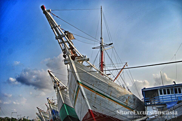 https://mdw-travel-data-us-east-1.s3.amazonaws.com/img/country/Indonesia/Sunda-Kelapa-Harbor/img_03.jpg