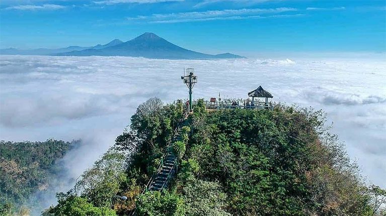 https://mdw-travel-data-us-east-1.s3.amazonaws.com/img/country/Indonesia/Suroloyo-Peak/img_00.jpg