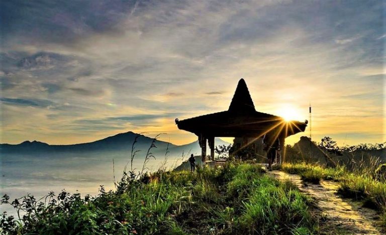 https://mdw-travel-data-us-east-1.s3.amazonaws.com/img/country/Indonesia/Suroloyo-Peak/img_03.jpg