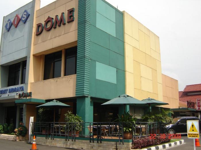 https://mdw-travel-data-us-east-1.s3.amazonaws.com/img/country/Indonesia/TIS-Square/img_01.jpg