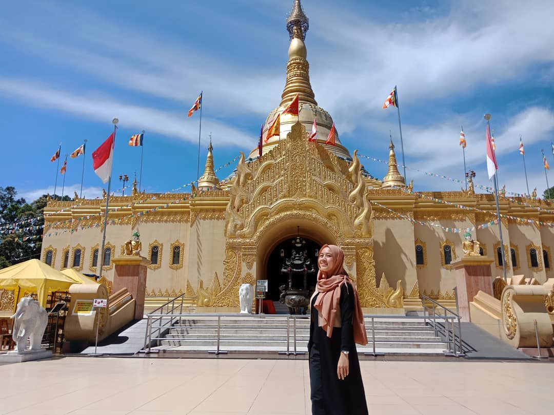 https://mdw-travel-data-us-east-1.s3.amazonaws.com/img/country/Indonesia/Taman-Alam-Lumbini/img_03.jpg