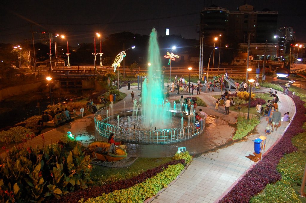 https://mdw-travel-data-us-east-1.s3.amazonaws.com/img/country/Indonesia/Taman-Bungkul/img_00.jpg