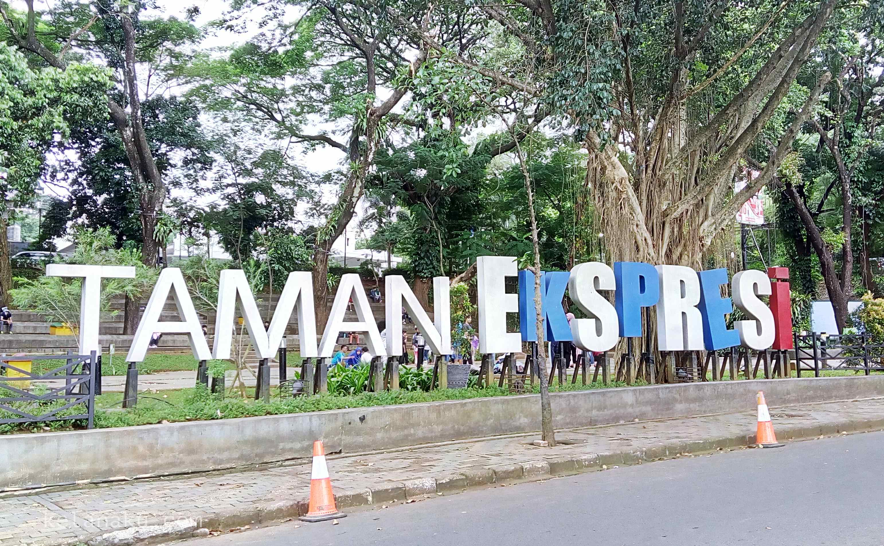 https://mdw-travel-data-us-east-1.s3.amazonaws.com/img/country/Indonesia/Taman-Ekspresi/img_01.jpg